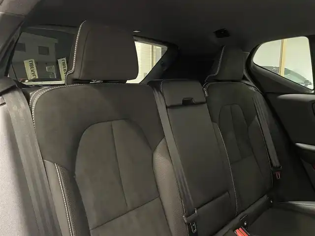 ボルボ ＸＣ４０ T5 AWD Rデザイン 愛知県 2018(平30)年 2.8万km クリスタルホワイトP ハーマンカードンサウンド　/Ｌａｖａオレンジカラーフロアカーペット＆ドア内張り　/１９インチ５ダブルスポークAW/純正ナビ　/Ｂｌｕｅｔｏｏｔｈ　/３６０度カメラ　/フルセグTV/ACC/LKA/LDW/BSM/CTA/ハーフレザー/パワーシート　/シートヒーター　/ＥＴＣ/パワートランク/パドルシフト/LEDヘッドライト/プッシュスタート/ウィンカーミラー/アイドリングストップ