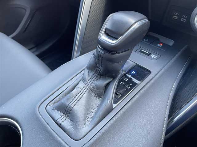 トヨタ ハリアー G 大阪府 2024(令6)年 1.3万km プラチナホワイトパールマイカ ワンオーナー/純正12.3インチナビ/BT/USB/フルセグTV/AppleCarPlay/AndroidAuto/バックカメラ/デジタルインナーミラー型ドラレコ/ハーフレザーシート/パワーシート/電動リアゲート/追従機能付きクルーズコントロール/レーンキープアシスト/前後コーナーセンサー/オートホールド/LEDヘッドライト/フロントフォグ/オートハイビーム/純正フロアマット/純正18インチAW/電格ミラー/スペアキー/ETC2.0