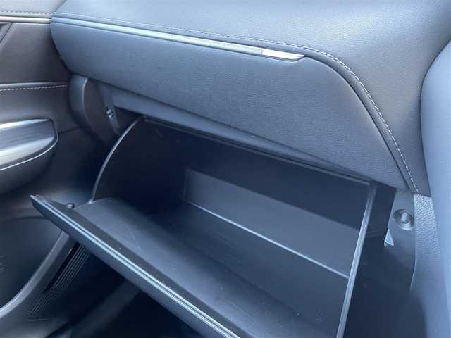 トヨタ ハリアー G 大阪府 2024(令6)年 1.3万km プラチナホワイトパールマイカ ワンオーナー/純正12.3インチナビ/BT/USB/フルセグTV/AppleCarPlay/AndroidAuto/バックカメラ/デジタルインナーミラー型ドラレコ/ハーフレザーシート/パワーシート/電動リアゲート/追従機能付きクルーズコントロール/レーンキープアシスト/前後コーナーセンサー/オートホールド/LEDヘッドライト/フロントフォグ/オートハイビーム/純正フロアマット/純正18インチAW/電格ミラー/スペアキー/ETC2.0