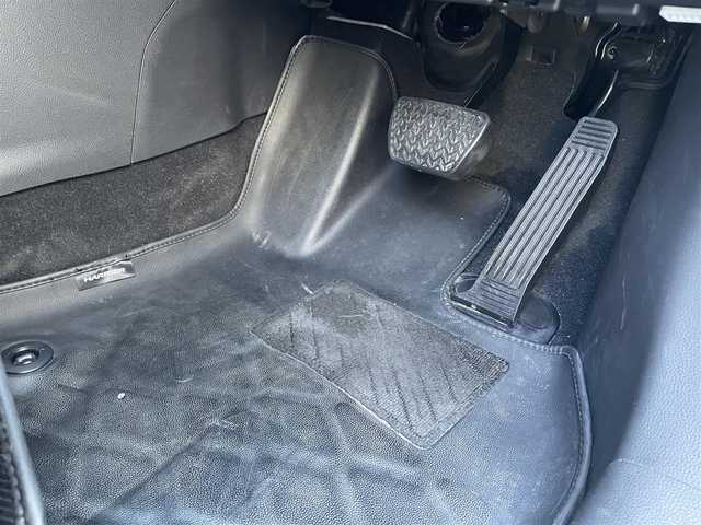 トヨタ ハリアー G 大阪府 2024(令6)年 1.3万km プラチナホワイトパールマイカ ワンオーナー/純正12.3インチナビ/BT/USB/フルセグTV/AppleCarPlay/AndroidAuto/バックカメラ/デジタルインナーミラー型ドラレコ/ハーフレザーシート/パワーシート/電動リアゲート/追従機能付きクルーズコントロール/レーンキープアシスト/前後コーナーセンサー/オートホールド/LEDヘッドライト/フロントフォグ/オートハイビーム/純正フロアマット/純正18インチAW/電格ミラー/スペアキー/ETC2.0