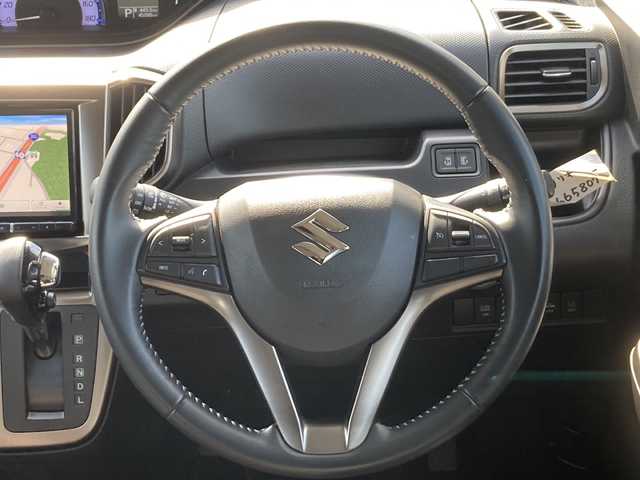 スズキ ソリオ バンディット Fリミテッド 佐賀県 2017(平29)年 4.6万km ピュアホワイトP Carrozzeria8インチナビ/Carrozzeriaフリップダウンモニター/バックカメラ/両側パワースライドドア/デュアルカメラブレーキサポート/路線逸脱警報/クルーズコントロール/ハーフレザーシート/シートヒーター/ETC/ステアリングリモコン/ドライブレコーダー/アイドリングストップ/プッシュスタート/スマートキー/LEDヘッドライト/フォグライト/純正アルミホイール