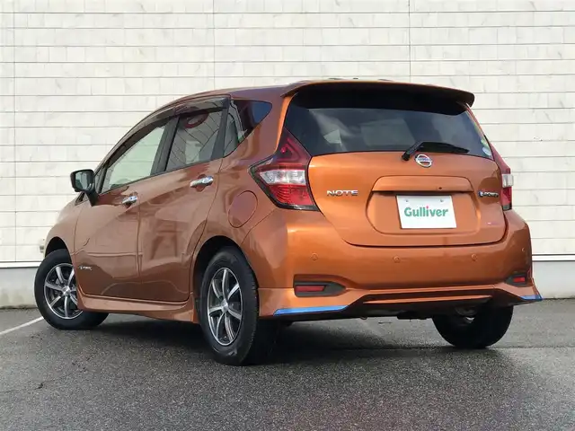日産 ノート e－パワー X 富山県 2016(平28)年 6.1万km プレミアムコロナオレンジ 純正ナビ/フルセグTV/アラウンドビューモニター/ビルトインETC/ドライブレコーダー/フロント/バックソナー/エマージェンシーブレーキ/車線逸脱警報/オートライト/オートエアコン/ステアリングスイッチ/社外14インチアルミホイール/スマートキー/プッシュエンジンスターター/禁煙車