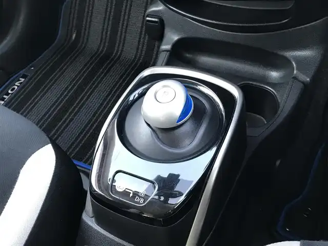 日産 ノート e－パワー X 富山県 2016(平28)年 6.1万km プレミアムコロナオレンジ 純正ナビ/フルセグTV/アラウンドビューモニター/ビルトインETC/ドライブレコーダー/フロント/バックソナー/エマージェンシーブレーキ/車線逸脱警報/オートライト/オートエアコン/ステアリングスイッチ/社外14インチアルミホイール/スマートキー/プッシュエンジンスターター/禁煙車