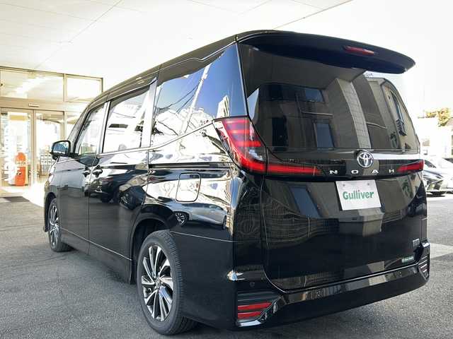 トヨタ ノア ハイブリッド S－Z 京都府 2023(令5)年 1.9万km アティチュードブラックマイカ 10.5インチディスプレイオーディオナビ/フルセグTV/Bluetooth/Ｍiracast/HDMI/14インチ有機ELフリップダウンモニター/バックカメラ/パワーバックドア/両側パワースライドドア/3眼LEDヘッドライト/レーダークルーズコントロール/レーンキープアシスト/ステアリングヒーター/ステアリングスイッチ/ハンズフリーデュアルパワースライドドア/PCS/PDA/PKSB/RSA/ビルトインETC2.0/オートライト/オートハイビーム/保証書/取説