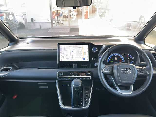 トヨタ ノア ハイブリッド S－Z 京都府 2023(令5)年 1.9万km アティチュードブラックマイカ 10.5インチディスプレイオーディオナビ/フルセグTV/Bluetooth/Ｍiracast/HDMI/14インチ有機ELフリップダウンモニター/バックカメラ/パワーバックドア/両側パワースライドドア/3眼LEDヘッドライト/レーダークルーズコントロール/レーンキープアシスト/ステアリングヒーター/ステアリングスイッチ/ハンズフリーデュアルパワースライドドア/PCS/PDA/PKSB/RSA/ビルトインETC2.0/オートライト/オートハイビーム/保証書/取説