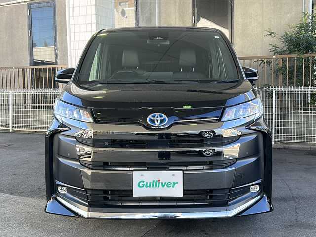 トヨタ ノア ハイブリッド S－Z 京都府 2023(令5)年 1.9万km アティチュードブラックマイカ 10.5インチディスプレイオーディオナビ/フルセグTV/Bluetooth/Ｍiracast/HDMI/14インチ有機ELフリップダウンモニター/バックカメラ/パワーバックドア/両側パワースライドドア/3眼LEDヘッドライト/レーダークルーズコントロール/レーンキープアシスト/ステアリングヒーター/ステアリングスイッチ/ハンズフリーデュアルパワースライドドア/PCS/PDA/PKSB/RSA/ビルトインETC2.0/オートライト/オートハイビーム/保証書/取説