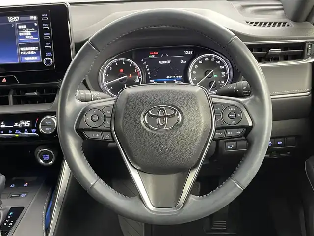 トヨタ ハリアー G 道央・札幌 2020(令2)年 3万km パール ・４WD/・純正メモリナビ/・BT/AUX/AｐｐleCarPlay/AndroidAuto/USB/・バックカメラ/・ビルトインETC/・デジタルインナーミラー/・ミラー一体型ドライブレコーダー/・衝突軽減ブレーキ/・横滑り防止装置/・アダプティブクルーズコントロール/・レーンキープアシスト/・ブラインドスポットモニター/・RCTA/・LEDヘッドライト/・フォグ/・オートマチックハイビーム/・純正18インチAW/・前後コーナーセンサー/・D席パワーシート/・純正フロアマット/・スペアキー/・取扱説明書