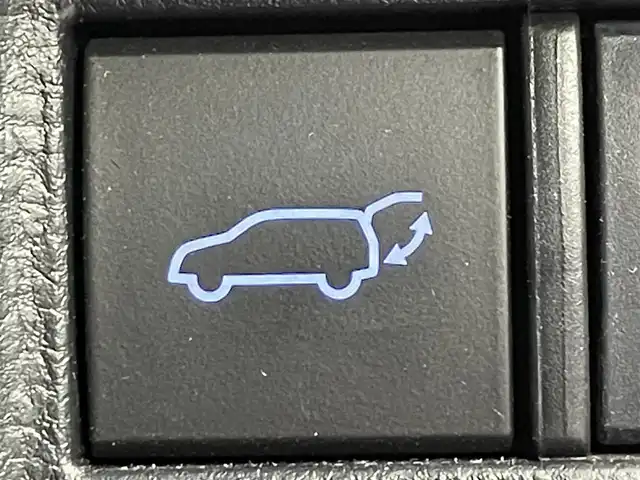 トヨタ ハリアー G 道央・札幌 2020(令2)年 3万km パール ・４WD/・純正メモリナビ/・BT/AUX/AｐｐleCarPlay/AndroidAuto/USB/・バックカメラ/・ビルトインETC/・デジタルインナーミラー/・ミラー一体型ドライブレコーダー/・衝突軽減ブレーキ/・横滑り防止装置/・アダプティブクルーズコントロール/・レーンキープアシスト/・ブラインドスポットモニター/・RCTA/・LEDヘッドライト/・フォグ/・オートマチックハイビーム/・純正18インチAW/・前後コーナーセンサー/・D席パワーシート/・純正フロアマット/・スペアキー/・取扱説明書