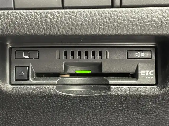 トヨタ ハリアー G 道央・札幌 2020(令2)年 3万km パール ・４WD/・純正メモリナビ/・BT/AUX/AｐｐleCarPlay/AndroidAuto/USB/・バックカメラ/・ビルトインETC/・デジタルインナーミラー/・ミラー一体型ドライブレコーダー/・衝突軽減ブレーキ/・横滑り防止装置/・アダプティブクルーズコントロール/・レーンキープアシスト/・ブラインドスポットモニター/・RCTA/・LEDヘッドライト/・フォグ/・オートマチックハイビーム/・純正18インチAW/・前後コーナーセンサー/・D席パワーシート/・純正フロアマット/・スペアキー/・取扱説明書