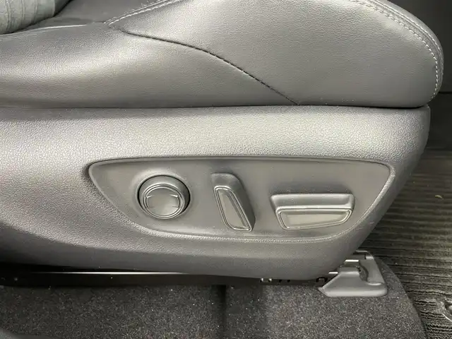 トヨタ ハリアー G 道央・札幌 2020(令2)年 3万km パール ・４WD/・純正メモリナビ/・BT/AUX/AｐｐleCarPlay/AndroidAuto/USB/・バックカメラ/・ビルトインETC/・デジタルインナーミラー/・ミラー一体型ドライブレコーダー/・衝突軽減ブレーキ/・横滑り防止装置/・アダプティブクルーズコントロール/・レーンキープアシスト/・ブラインドスポットモニター/・RCTA/・LEDヘッドライト/・フォグ/・オートマチックハイビーム/・純正18インチAW/・前後コーナーセンサー/・D席パワーシート/・純正フロアマット/・スペアキー/・取扱説明書