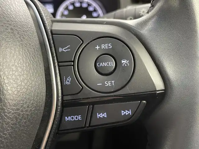 トヨタ ハリアー G 道央・札幌 2020(令2)年 3万km パール ・４WD/・純正メモリナビ/・BT/AUX/AｐｐleCarPlay/AndroidAuto/USB/・バックカメラ/・ビルトインETC/・デジタルインナーミラー/・ミラー一体型ドライブレコーダー/・衝突軽減ブレーキ/・横滑り防止装置/・アダプティブクルーズコントロール/・レーンキープアシスト/・ブラインドスポットモニター/・RCTA/・LEDヘッドライト/・フォグ/・オートマチックハイビーム/・純正18インチAW/・前後コーナーセンサー/・D席パワーシート/・純正フロアマット/・スペアキー/・取扱説明書