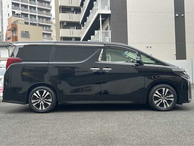 トヨタ アルファード S Cパッケージ 埼玉県 2021(令3)年 5.9万km ブラック 登録時58875km/Wサンルーフ/フリップダウンモニター/純正ディーラーオプションナビ/　AM/FM/CD/DVD/Bluetooth/フルセグ/Miracast/レザーシート/パワーシート（前席）/メモリーシート/シートヒーター/エアシート/クルーズコントロール/レーンキープアシスト/衝突軽減防止装置/横滑り防止機能/バックカメラ/両側パワースライドドア/LEDオートライト/オートハイビーム/フォグランプ/ブラインドスポットモニター/クリアランスソナー/パワーバックドア/デジタルインナーミラー/オットマン（N席、2列目）/ステアリングスイッチ/ステアリグヒーター/純正18インチアルミホイール/パーキングブレーキホールド/電動格納ミラー/ウィンカーミラー/ドアバイザー/プッシュスタート/スマートキー×2/取扱説明書/ナビ取扱説明書