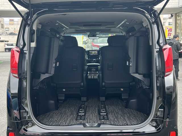 トヨタ アルファード S Cパッケージ 埼玉県 2021(令3)年 5.9万km ブラック 登録時58875km/Wサンルーフ/フリップダウンモニター/純正ディーラーオプションナビ/　AM/FM/CD/DVD/Bluetooth/フルセグ/Miracast/レザーシート/パワーシート（前席）/メモリーシート/シートヒーター/エアシート/クルーズコントロール/レーンキープアシスト/衝突軽減防止装置/横滑り防止機能/バックカメラ/両側パワースライドドア/LEDオートライト/オートハイビーム/フォグランプ/ブラインドスポットモニター/クリアランスソナー/パワーバックドア/デジタルインナーミラー/オットマン（N席、2列目）/ステアリングスイッチ/ステアリグヒーター/純正18インチアルミホイール/パーキングブレーキホールド/電動格納ミラー/ウィンカーミラー/ドアバイザー/プッシュスタート/スマートキー×2/取扱説明書/ナビ取扱説明書