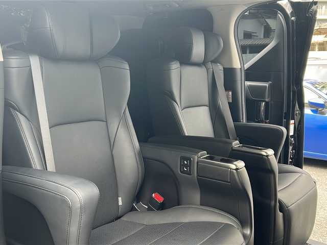 トヨタ アルファード S Cパッケージ 埼玉県 2021(令3)年 5.9万km ブラック 登録時58875km/Wサンルーフ/フリップダウンモニター/純正ディーラーオプションナビ/　AM/FM/CD/DVD/Bluetooth/フルセグ/Miracast/レザーシート/パワーシート（前席）/メモリーシート/シートヒーター/エアシート/クルーズコントロール/レーンキープアシスト/衝突軽減防止装置/横滑り防止機能/バックカメラ/両側パワースライドドア/LEDオートライト/オートハイビーム/フォグランプ/ブラインドスポットモニター/クリアランスソナー/パワーバックドア/デジタルインナーミラー/オットマン（N席、2列目）/ステアリングスイッチ/ステアリグヒーター/純正18インチアルミホイール/パーキングブレーキホールド/電動格納ミラー/ウィンカーミラー/ドアバイザー/プッシュスタート/スマートキー×2/取扱説明書/ナビ取扱説明書