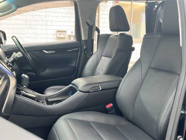 トヨタ アルファード S Cパッケージ 埼玉県 2021(令3)年 5.9万km ブラック 登録時58875km/Wサンルーフ/フリップダウンモニター/純正ディーラーオプションナビ/　AM/FM/CD/DVD/Bluetooth/フルセグ/Miracast/レザーシート/パワーシート（前席）/メモリーシート/シートヒーター/エアシート/クルーズコントロール/レーンキープアシスト/衝突軽減防止装置/横滑り防止機能/バックカメラ/両側パワースライドドア/LEDオートライト/オートハイビーム/フォグランプ/ブラインドスポットモニター/クリアランスソナー/パワーバックドア/デジタルインナーミラー/オットマン（N席、2列目）/ステアリングスイッチ/ステアリグヒーター/純正18インチアルミホイール/パーキングブレーキホールド/電動格納ミラー/ウィンカーミラー/ドアバイザー/プッシュスタート/スマートキー×2/取扱説明書/ナビ取扱説明書