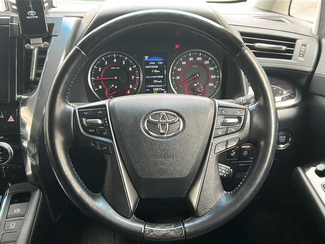 トヨタ アルファード S Cパッケージ 埼玉県 2021(令3)年 5.9万km ブラック 登録時58875km/Wサンルーフ/フリップダウンモニター/純正ディーラーオプションナビ/　AM/FM/CD/DVD/Bluetooth/フルセグ/Miracast/レザーシート/パワーシート（前席）/メモリーシート/シートヒーター/エアシート/クルーズコントロール/レーンキープアシスト/衝突軽減防止装置/横滑り防止機能/バックカメラ/両側パワースライドドア/LEDオートライト/オートハイビーム/フォグランプ/ブラインドスポットモニター/クリアランスソナー/パワーバックドア/デジタルインナーミラー/オットマン（N席、2列目）/ステアリングスイッチ/ステアリグヒーター/純正18インチアルミホイール/パーキングブレーキホールド/電動格納ミラー/ウィンカーミラー/ドアバイザー/プッシュスタート/スマートキー×2/取扱説明書/ナビ取扱説明書