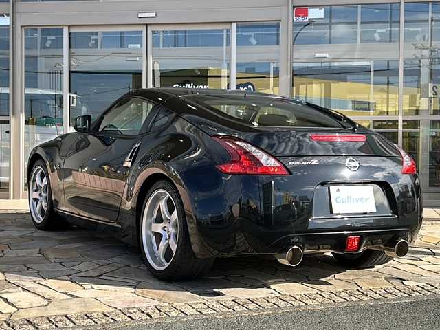 日産 フェアレディ Ｚ ヘリテージエディション 静岡県 2018(平30)年 5.4万km ダイヤモンドブラック 純正ナビ/・TV/・AUX/・CD/DVD/・FM/AM/・Bluetooth/主要装備/・バックカメラ/・ＥＴＣ/・１９インチＮＳＩＭＯアルミ/・ＦＵＪＩＴＳＵＢＯマフラー/・専用イエローステッチシート/・パドルシフト/・ＨＩＤヘッドライト/・サイドカーテンエアバッグ/・ステアリングリモコン/・横滑り防止装置