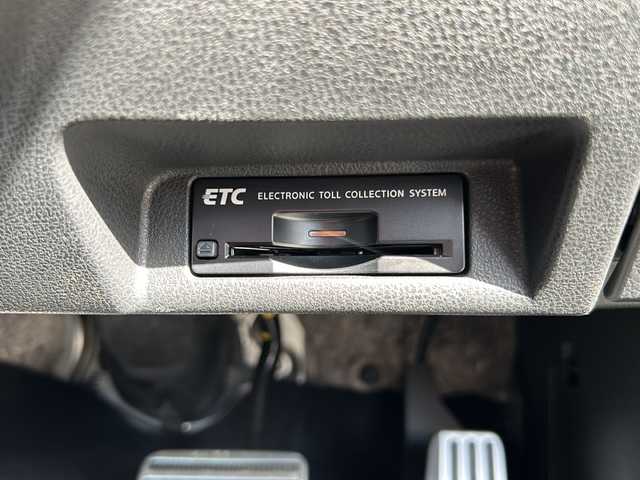 日産 フェアレディ Ｚ ヘリテージエディション 静岡県 2018(平30)年 5.4万km ダイヤモンドブラック 純正ナビ/・TV/・AUX/・CD/DVD/・FM/AM/・Bluetooth/主要装備/・バックカメラ/・ＥＴＣ/・１９インチＮＳＩＭＯアルミ/・ＦＵＪＩＴＳＵＢＯマフラー/・専用イエローステッチシート/・パドルシフト/・ＨＩＤヘッドライト/・サイドカーテンエアバッグ/・ステアリングリモコン/・横滑り防止装置