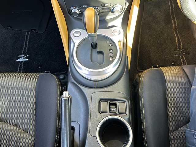 日産 フェアレディ Ｚ ヘリテージエディション 静岡県 2018(平30)年 5.4万km ダイヤモンドブラック 純正ナビ/・TV/・AUX/・CD/DVD/・FM/AM/・Bluetooth/主要装備/・バックカメラ/・ＥＴＣ/・１９インチＮＳＩＭＯアルミ/・ＦＵＪＩＴＳＵＢＯマフラー/・専用イエローステッチシート/・パドルシフト/・ＨＩＤヘッドライト/・サイドカーテンエアバッグ/・ステアリングリモコン/・横滑り防止装置