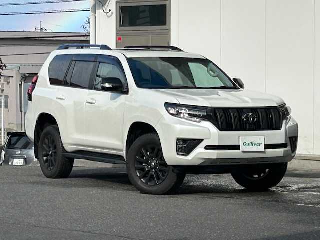 トヨタ ランドクルーザー プラド TX Lパッケージ マットブラED 宮城県 2024(令6)年 0.8万km ホワイトパールクリスタルシャイン 純正メモリーナビ/（ＡＭ／ＦＭ／Ｂｌｕｅｔｏｏｔｈ）　/黒革レザーシート　/サンルーフ　/ルーフレール/プリクラッシュセーフティー　/ブラインドスポットモニター　/全方位カメラ　/バックカメラ/レーンキープアシスト　/コーナーセンサー/横滑り防止装置/フロントワイパーデアイサー/ヘッドライトウォッシャー/オートライト/オートマチックハイビーム/ベンチレーション/前席シートヒーター/スマートキー/プッシュスタート/ETC2.0