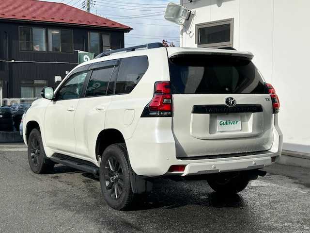 トヨタ ランドクルーザー プラド TX Lパッケージ マットブラED 宮城県 2024(令6)年 0.8万km ホワイトパールクリスタルシャイン 純正メモリーナビ/（ＡＭ／ＦＭ／Ｂｌｕｅｔｏｏｔｈ）　/黒革レザーシート　/サンルーフ　/ルーフレール/プリクラッシュセーフティー　/ブラインドスポットモニター　/全方位カメラ　/バックカメラ/レーンキープアシスト　/コーナーセンサー/横滑り防止装置/フロントワイパーデアイサー/ヘッドライトウォッシャー/オートライト/オートマチックハイビーム/ベンチレーション/前席シートヒーター/スマートキー/プッシュスタート/ETC2.0