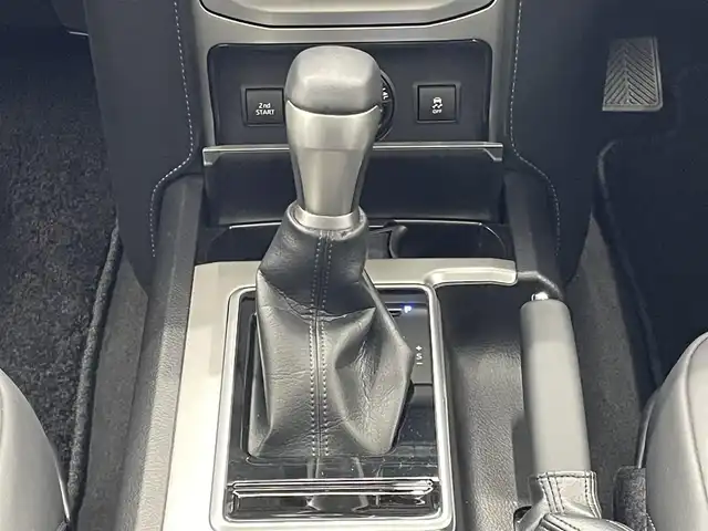 トヨタ ランドクルーザー プラド TX Lパッケージ マットブラED 宮城県 2024(令6)年 0.8万km ホワイトパールクリスタルシャイン 純正メモリーナビ/（ＡＭ／ＦＭ／Ｂｌｕｅｔｏｏｔｈ）　/黒革レザーシート　/サンルーフ　/ルーフレール/プリクラッシュセーフティー　/ブラインドスポットモニター　/全方位カメラ　/バックカメラ/レーンキープアシスト　/コーナーセンサー/横滑り防止装置/フロントワイパーデアイサー/ヘッドライトウォッシャー/オートライト/オートマチックハイビーム/ベンチレーション/前席シートヒーター/スマートキー/プッシュスタート/ETC2.0