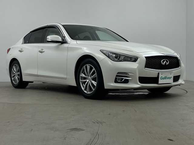 日産 スカイライン 200GT－t 鹿児島県 2014(平26)年 0.3万km クリスタルホワイトパール 純正ナビ/(BT/AM/FM/CD/DVD/フルセグTV)/バックカメラ/クルーズコントロール/ハーフレザーシート/前席パワーシート/ハーフレザーシート/純正LEDヘッドライト/ETC/革巻きステアリング/パドルシフト/ターボ/純正リモコンエンジンスターター/スペアキー/保証書/取扱説明書/ワンオーナー