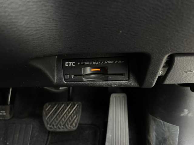 日産 スカイライン 200GT－t 鹿児島県 2014(平26)年 0.3万km クリスタルホワイトパール 純正ナビ/(BT/AM/FM/CD/DVD/フルセグTV)/バックカメラ/クルーズコントロール/ハーフレザーシート/前席パワーシート/ハーフレザーシート/純正LEDヘッドライト/ETC/革巻きステアリング/パドルシフト/ターボ/純正リモコンエンジンスターター/スペアキー/保証書/取扱説明書/ワンオーナー