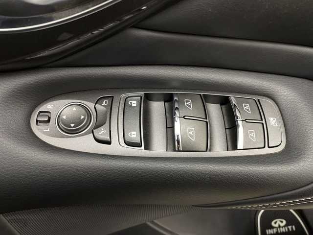 日産 スカイライン 200GT－t 鹿児島県 2014(平26)年 0.3万km クリスタルホワイトパール 純正ナビ/(BT/AM/FM/CD/DVD/フルセグTV)/バックカメラ/クルーズコントロール/ハーフレザーシート/前席パワーシート/ハーフレザーシート/純正LEDヘッドライト/ETC/革巻きステアリング/パドルシフト/ターボ/純正リモコンエンジンスターター/スペアキー/保証書/取扱説明書/ワンオーナー