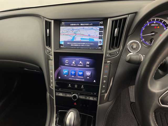 日産 スカイライン 200GT－t 鹿児島県 2014(平26)年 0.3万km クリスタルホワイトパール 純正ナビ/(BT/AM/FM/CD/DVD/フルセグTV)/バックカメラ/クルーズコントロール/ハーフレザーシート/前席パワーシート/ハーフレザーシート/純正LEDヘッドライト/ETC/革巻きステアリング/パドルシフト/ターボ/純正リモコンエンジンスターター/スペアキー/保証書/取扱説明書/ワンオーナー