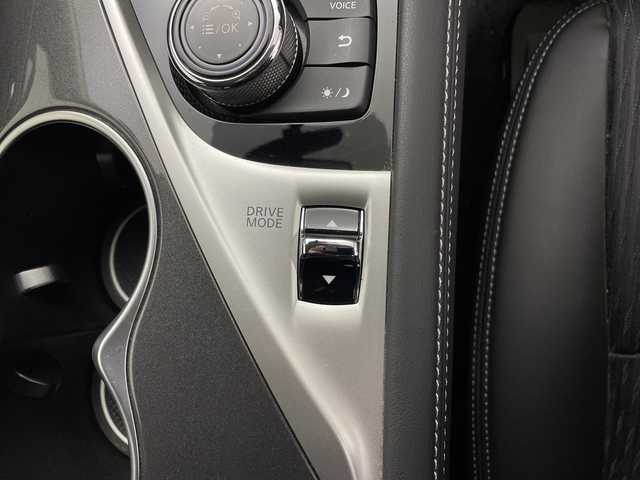 日産 スカイライン 200GT－t 鹿児島県 2014(平26)年 0.3万km クリスタルホワイトパール 純正ナビ/(BT/AM/FM/CD/DVD/フルセグTV)/バックカメラ/クルーズコントロール/ハーフレザーシート/前席パワーシート/ハーフレザーシート/純正LEDヘッドライト/ETC/革巻きステアリング/パドルシフト/ターボ/純正リモコンエンジンスターター/スペアキー/保証書/取扱説明書/ワンオーナー