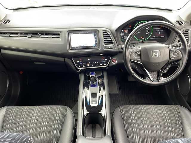 ホンダ ヴェゼル ハイブリッド Z ホンダセンシング 大阪府 2016(平28)年 3.5万km ホワイトオーキッドパール 純正SDナビ/【BT/フルセグTV/HDMI/USB/AUX/ipod/DVD】/バックカメラ/ETC/ドライブレコーダー前後/衝突被害軽減システム/クルーズコントロール追従/レーンキープアシスト/先行車発進アラーム/オートライト/LEDライト/パドルシフト/BRAKEHOLD/ハーフレザーシート/シートヒーター/純正17インチAW/純正フロアマット/スマートキー