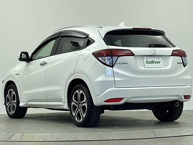 ホンダ ヴェゼル ハイブリッド Z ホンダセンシング 大阪府 2016(平28)年 3.5万km ホワイトオーキッドパール 純正SDナビ/【BT/フルセグTV/HDMI/USB/AUX/ipod/DVD】/バックカメラ/ETC/ドライブレコーダー前後/衝突被害軽減システム/クルーズコントロール追従/レーンキープアシスト/先行車発進アラーム/オートライト/LEDライト/パドルシフト/BRAKEHOLD/ハーフレザーシート/シートヒーター/純正17インチAW/純正フロアマット/スマートキー