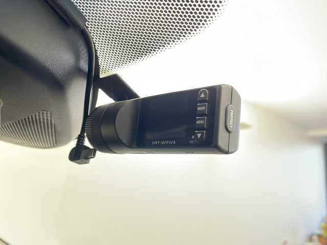 ホンダ ヴェゼル ハイブリッド Z ホンダセンシング 大阪府 2016(平28)年 3.5万km ホワイトオーキッドパール 純正SDナビ/【BT/フルセグTV/HDMI/USB/AUX/ipod/DVD】/バックカメラ/ETC/ドライブレコーダー前後/衝突被害軽減システム/クルーズコントロール追従/レーンキープアシスト/先行車発進アラーム/オートライト/LEDライト/パドルシフト/BRAKEHOLD/ハーフレザーシート/シートヒーター/純正17インチAW/純正フロアマット/スマートキー