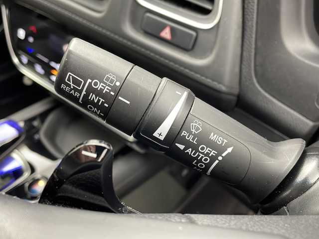 ホンダ ヴェゼル ハイブリッド Z ホンダセンシング 大阪府 2016(平28)年 3.5万km ホワイトオーキッドパール 純正SDナビ/【BT/フルセグTV/HDMI/USB/AUX/ipod/DVD】/バックカメラ/ETC/ドライブレコーダー前後/衝突被害軽減システム/クルーズコントロール追従/レーンキープアシスト/先行車発進アラーム/オートライト/LEDライト/パドルシフト/BRAKEHOLD/ハーフレザーシート/シートヒーター/純正17インチAW/純正フロアマット/スマートキー