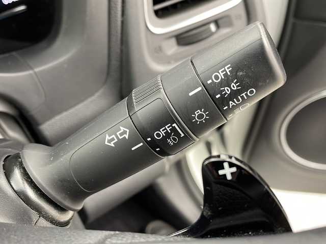 ホンダ ヴェゼル ハイブリッド Z ホンダセンシング 大阪府 2016(平28)年 3.5万km ホワイトオーキッドパール 純正SDナビ/【BT/フルセグTV/HDMI/USB/AUX/ipod/DVD】/バックカメラ/ETC/ドライブレコーダー前後/衝突被害軽減システム/クルーズコントロール追従/レーンキープアシスト/先行車発進アラーム/オートライト/LEDライト/パドルシフト/BRAKEHOLD/ハーフレザーシート/シートヒーター/純正17インチAW/純正フロアマット/スマートキー