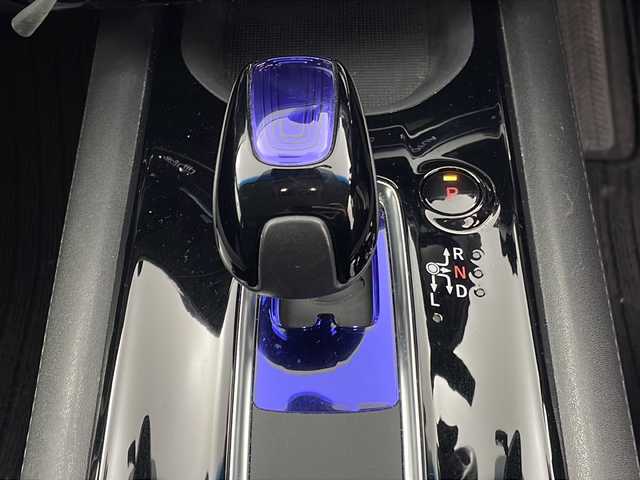 ホンダ ヴェゼル ハイブリッド Z ホンダセンシング 大阪府 2016(平28)年 3.5万km ホワイトオーキッドパール 純正SDナビ/【BT/フルセグTV/HDMI/USB/AUX/ipod/DVD】/バックカメラ/ETC/ドライブレコーダー前後/衝突被害軽減システム/クルーズコントロール追従/レーンキープアシスト/先行車発進アラーム/オートライト/LEDライト/パドルシフト/BRAKEHOLD/ハーフレザーシート/シートヒーター/純正17インチAW/純正フロアマット/スマートキー