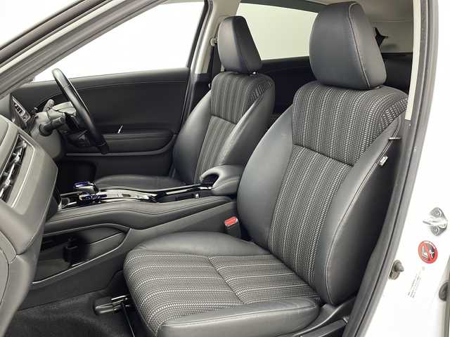 ホンダ ヴェゼル ハイブリッド Z ホンダセンシング 大阪府 2016(平28)年 3.5万km ホワイトオーキッドパール 純正SDナビ/【BT/フルセグTV/HDMI/USB/AUX/ipod/DVD】/バックカメラ/ETC/ドライブレコーダー前後/衝突被害軽減システム/クルーズコントロール追従/レーンキープアシスト/先行車発進アラーム/オートライト/LEDライト/パドルシフト/BRAKEHOLD/ハーフレザーシート/シートヒーター/純正17インチAW/純正フロアマット/スマートキー