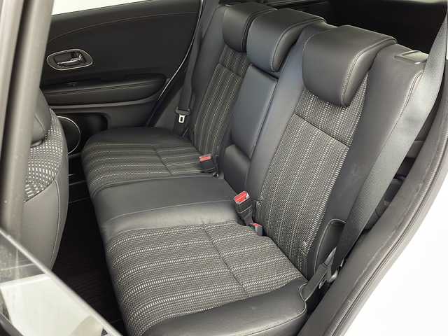 ホンダ ヴェゼル ハイブリッド Z ホンダセンシング 大阪府 2016(平28)年 3.5万km ホワイトオーキッドパール 純正SDナビ/【BT/フルセグTV/HDMI/USB/AUX/ipod/DVD】/バックカメラ/ETC/ドライブレコーダー前後/衝突被害軽減システム/クルーズコントロール追従/レーンキープアシスト/先行車発進アラーム/オートライト/LEDライト/パドルシフト/BRAKEHOLD/ハーフレザーシート/シートヒーター/純正17インチAW/純正フロアマット/スマートキー