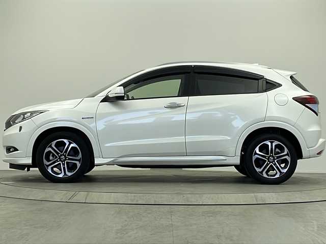 ホンダ ヴェゼル ハイブリッド Z ホンダセンシング 大阪府 2016(平28)年 3.5万km ホワイトオーキッドパール 純正SDナビ/【BT/フルセグTV/HDMI/USB/AUX/ipod/DVD】/バックカメラ/ETC/ドライブレコーダー前後/衝突被害軽減システム/クルーズコントロール追従/レーンキープアシスト/先行車発進アラーム/オートライト/LEDライト/パドルシフト/BRAKEHOLD/ハーフレザーシート/シートヒーター/純正17インチAW/純正フロアマット/スマートキー