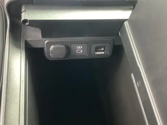 トヨタ アルファード Z 京都府 2025(令7)年 0.2万km ブラック ワンオーナー/トヨタチームメイト/左右独立サンルーフ/ヘッドアップディスプレー/タッチトレーサーオペレーション/１３．２インチフリップダウンモニター/スペアタイヤ/デジタルインナーミラー/前後ドライブレコーダー/パノラミックビューカメラ/ＰＷバックドア/前席、２列目ＰＷシート/前席、２列目シートベンチレーション/置くだけ充電/１４インチディスプレイオーディオプラス/ナビ・フルセグＴＶ・USB・BT・HDMI/ビルトインETC2.0/ステアリングヒーター/スペアスマートキー/新車保証書