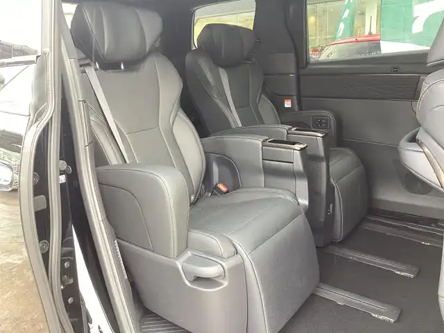 トヨタ アルファード Z 京都府 2025(令7)年 0.2万km ブラック ワンオーナー/トヨタチームメイト/左右独立サンルーフ/ヘッドアップディスプレー/タッチトレーサーオペレーション/１３．２インチフリップダウンモニター/スペアタイヤ/デジタルインナーミラー/前後ドライブレコーダー/パノラミックビューカメラ/ＰＷバックドア/前席、２列目ＰＷシート/前席、２列目シートベンチレーション/置くだけ充電/１４インチディスプレイオーディオプラス/ナビ・フルセグＴＶ・USB・BT・HDMI/ビルトインETC2.0/ステアリングヒーター/スペアスマートキー/新車保証書