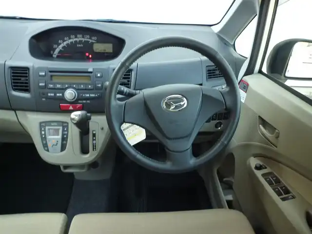 ダイハツ ムーヴ X 和歌山県 2012(平24)年 4.9万km パールホワイトⅢ /走行距離：48956km（登録時）/純正CDデッキ/　AUX/AM/FM/ドアバイザー/純正フロアマット/アイドリングストップ/ヘッドライトレベライザー/電動格納ミラー/プッシュスタート/スペアキーX1/取扱説明書/保証書