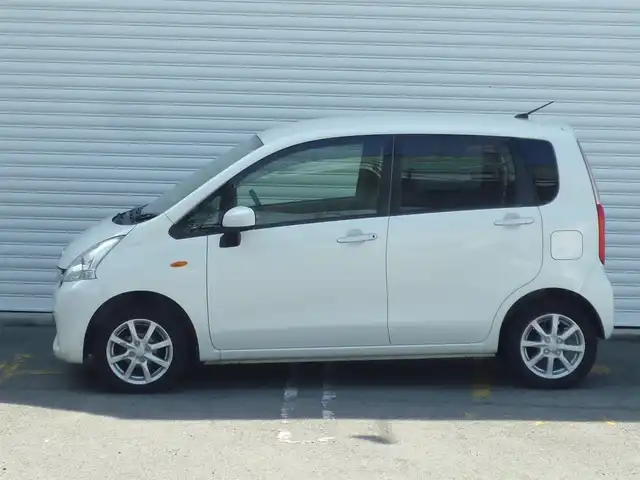 ダイハツ ムーヴ X 和歌山県 2012(平24)年 4.9万km パールホワイトⅢ /走行距離：48956km（登録時）/純正CDデッキ/　AUX/AM/FM/ドアバイザー/純正フロアマット/アイドリングストップ/ヘッドライトレベライザー/電動格納ミラー/プッシュスタート/スペアキーX1/取扱説明書/保証書