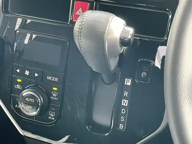 トヨタ ルーミー カスタムG S 岩手県 2018(平30)年 4.3万km パールホワイトⅢ 純正SDナビ/AM/FM/CD/DVD/Bluetooth/フルセグTV/バックカメラ/ETC/両側パワースライドドア/クルーズコントロール/衝突被害軽減ブレーキ/レーンキープアシスト/横滑り防止装置/コーナーセンサー/寒冷地仕様/シートヒーター/アイドリングストップ/オートライト/LEDヘッドライト/フォグランプ/スマートキー/プッシュスタート/電動格納ミラー/純正14インチAW/純正フロアマット/ドアバイザー/ワイパーデアイサー/エンジンスターター/取扱説明書