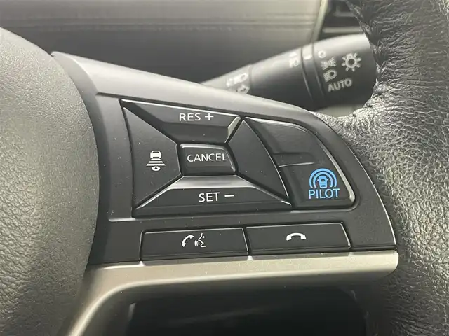 日産 セレナ e－パワー ハイウェイスター V 岡山県 2019(令1)年 6万km ブリリアントホワイトパール プロパイロット/アラウンドビューモニター/ドライブレコーダー/純正９インチナビ/（Bluetooth、CD/DVD、フルセグTV、HDMI接続、USB接続）/純正１１インチフリップダウンモニター/エマージェンシーブレーキ/両側電動スライドドア/ブラインドスポットモニター/シートヒーター/ステアリングヒーター/ビルトインＥＴＣ/LEDヘッドライト（Auto)/LEDフォグランプ/オートハイビーム/ドライブレコーダー/パーキングアシスト/アイドリングストップ/Rサンシェイド/シートバックテーブル/ISOFIX/チルトステアリング/シートリフター