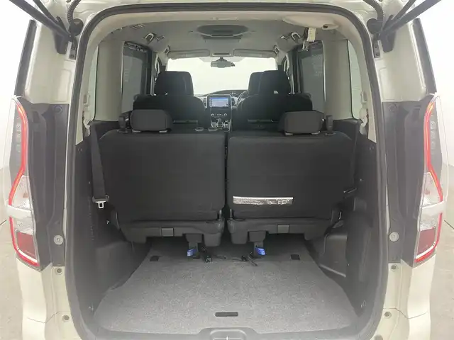 日産 セレナ e－パワー ハイウェイスター V 岡山県 2019(令1)年 6万km ブリリアントホワイトパール プロパイロット/アラウンドビューモニター/ドライブレコーダー/純正９インチナビ/（Bluetooth、CD/DVD、フルセグTV、HDMI接続、USB接続）/純正１１インチフリップダウンモニター/エマージェンシーブレーキ/両側電動スライドドア/ブラインドスポットモニター/シートヒーター/ステアリングヒーター/ビルトインＥＴＣ/LEDヘッドライト（Auto)/LEDフォグランプ/オートハイビーム/ドライブレコーダー/パーキングアシスト/アイドリングストップ/Rサンシェイド/シートバックテーブル/ISOFIX/チルトステアリング/シートリフター