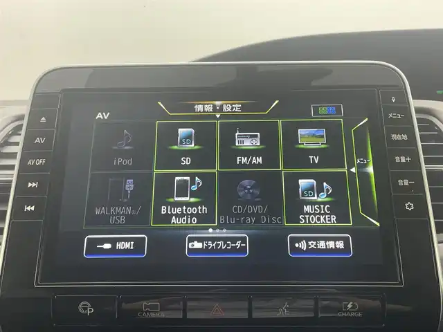 日産 セレナ e－パワー ハイウェイスター V 岡山県 2019(令1)年 6万km ブリリアントホワイトパール プロパイロット/アラウンドビューモニター/ドライブレコーダー/純正９インチナビ/（Bluetooth、CD/DVD、フルセグTV、HDMI接続、USB接続）/純正１１インチフリップダウンモニター/エマージェンシーブレーキ/両側電動スライドドア/ブラインドスポットモニター/シートヒーター/ステアリングヒーター/ビルトインＥＴＣ/LEDヘッドライト（Auto)/LEDフォグランプ/オートハイビーム/ドライブレコーダー/パーキングアシスト/アイドリングストップ/Rサンシェイド/シートバックテーブル/ISOFIX/チルトステアリング/シートリフター