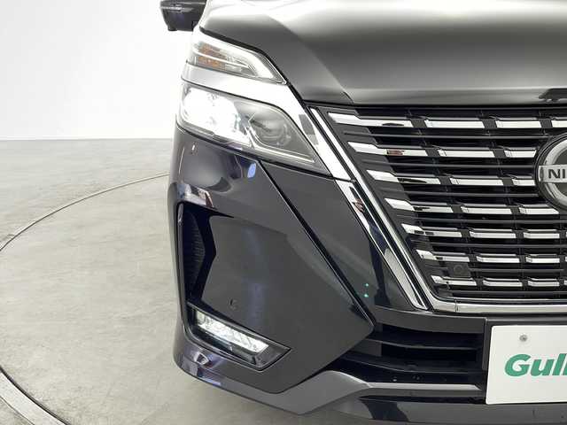 日産 セレナ ハイウェイスター V 群馬県 2021(令3)年 5.7万km ダイヤモンドブラック 純正10型ナビ　純正11型後席モニター　全周囲カメラ　衝突被害軽減ブレーキ　BSM　プロパイロット　アダプティブクルーズコントロール　両側電動スライドドア　純正ETC 純正ドライブレコーダー　禁煙車