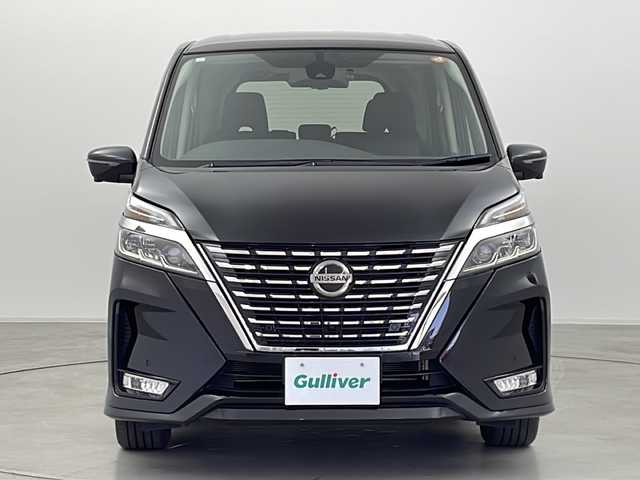 日産 セレナ ハイウェイスター V 群馬県 2021(令3)年 5.7万km ダイヤモンドブラック 純正10型ナビ　純正11型後席モニター　全周囲カメラ　衝突被害軽減ブレーキ　BSM　プロパイロット　アダプティブクルーズコントロール　両側電動スライドドア　純正ETC 純正ドライブレコーダー　禁煙車
